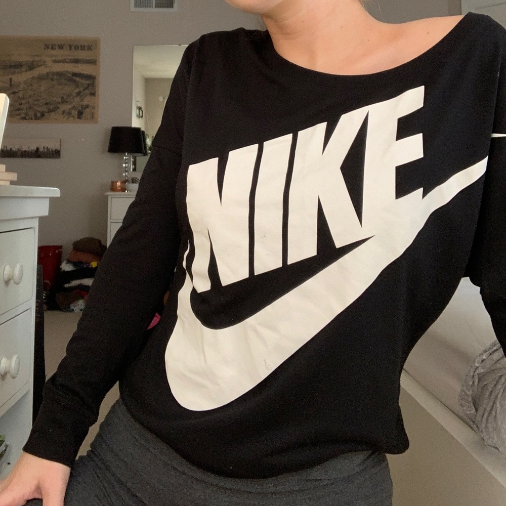 Nike flowy shirt